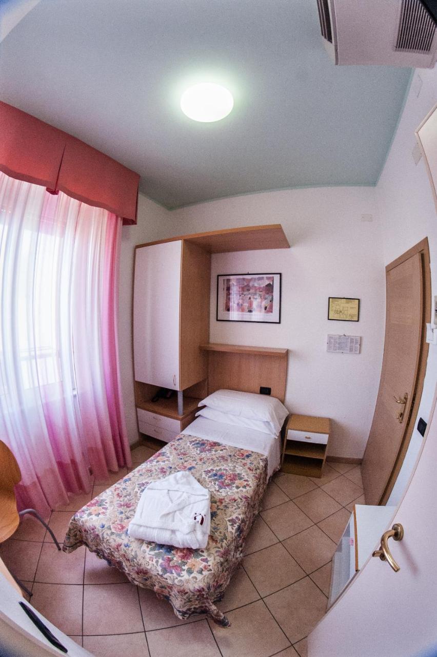 Hotel Angelini Rimini Extérieur photo